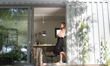 frau-wohnung-modulhaus-01